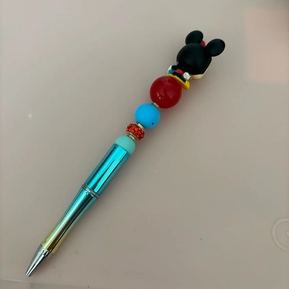 Disney Doorables: Mickey Mouse: Summer Minnie Mouse handmade beaded pen